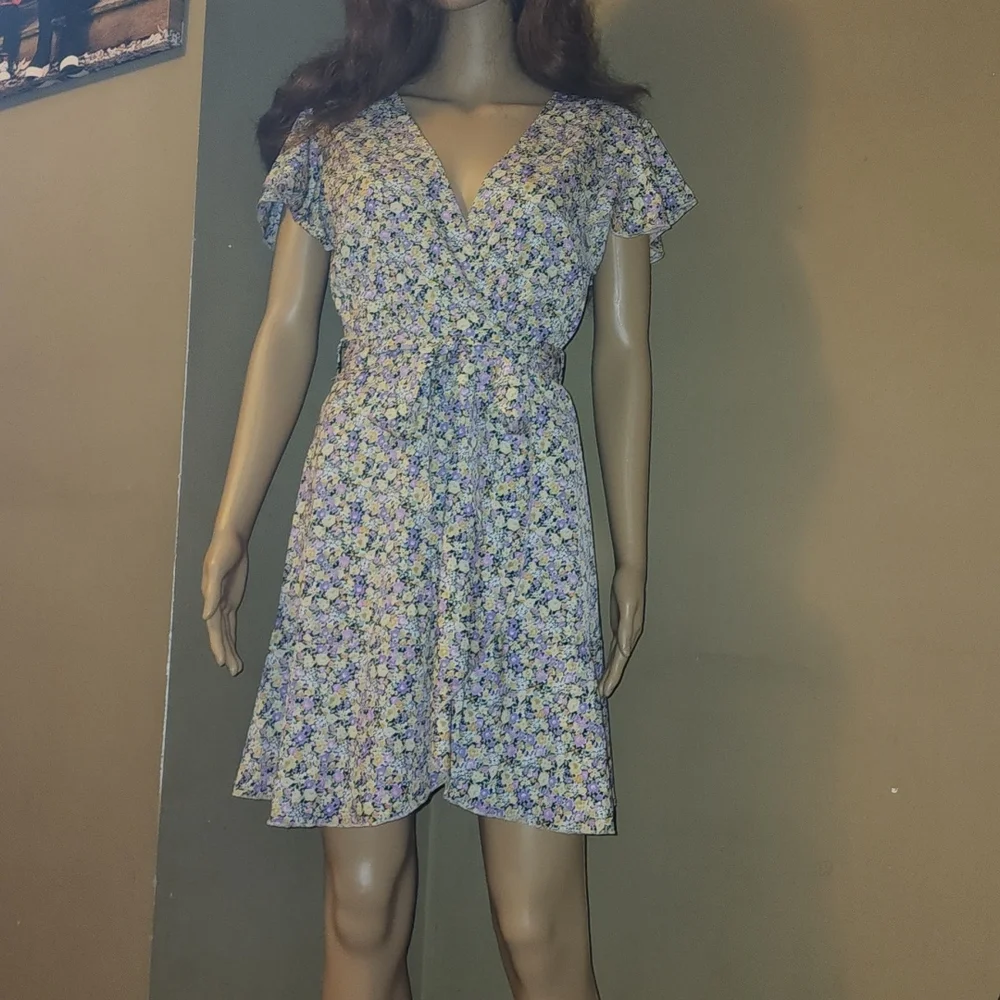 Ditsy Floral Wrap Belted Dress - Picture 4 of 9